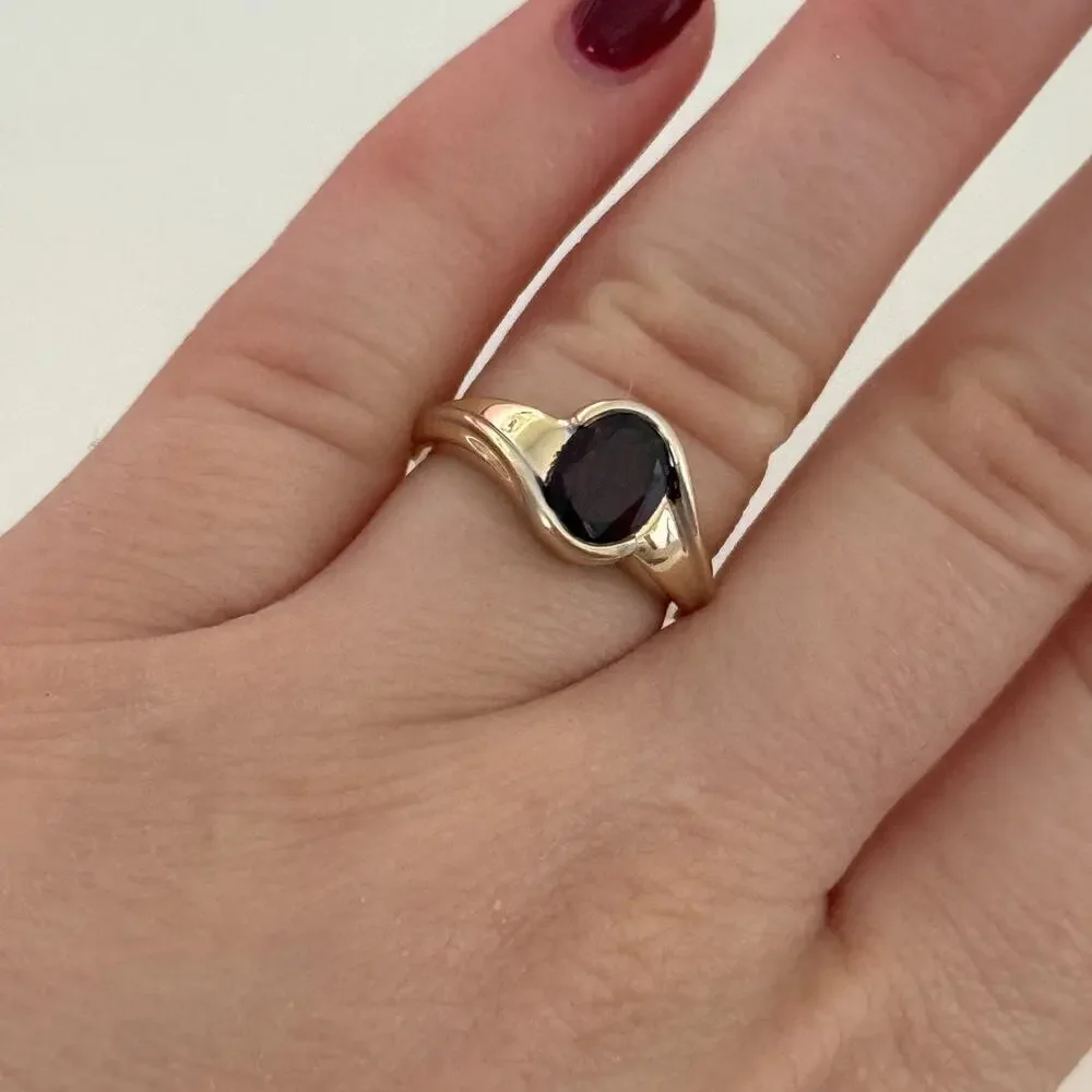 14K Gold Garnet Gemstone Solitaire Band Ring Size 4.5
